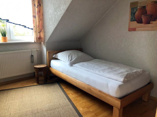 Schlafzimmer 2 rechts